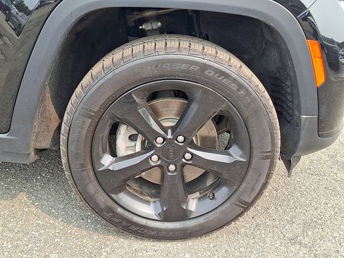 Certified 2023 Jeep Grand Cherokee L Limited w/ Black Appearance Package AWD/4WD image 33