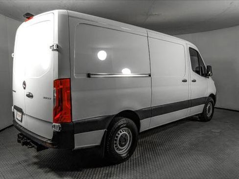 Used 2022 Mercedes-Benz Sprinter 2500 image 6