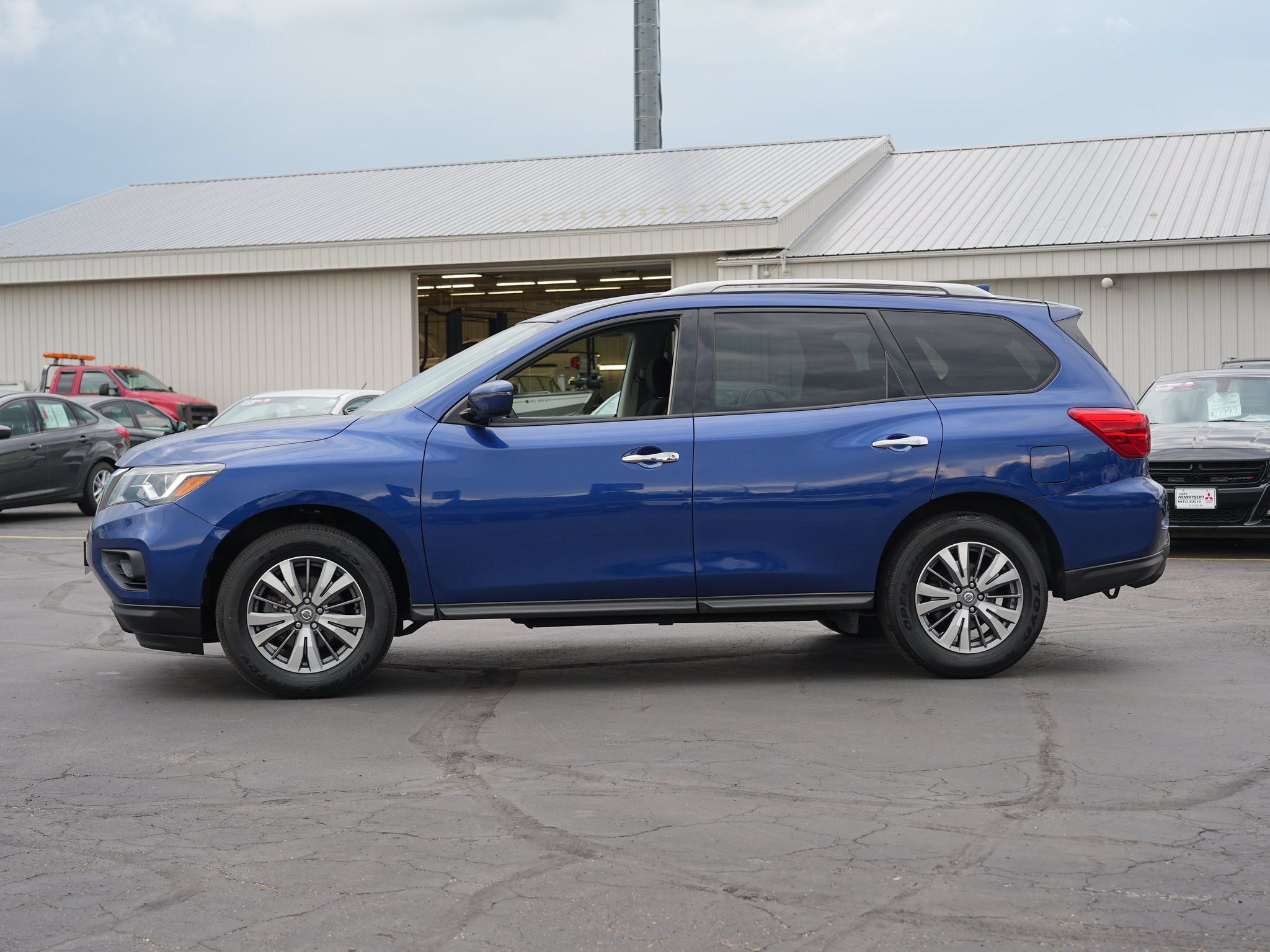 Used 2020 Nissan Pathfinder S AWD/4WD image 7