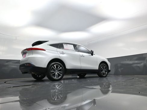 Used 2023 Toyota Venza LE image 19