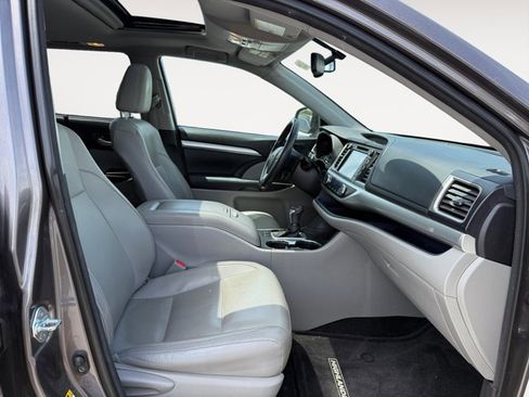 Used 2015 Toyota Highlander XLE AWD/4WD image 20