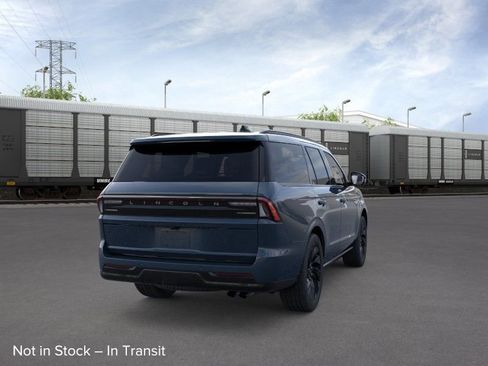 New 2026 Lincoln Navigator Reserve AWD/4WD image 8
