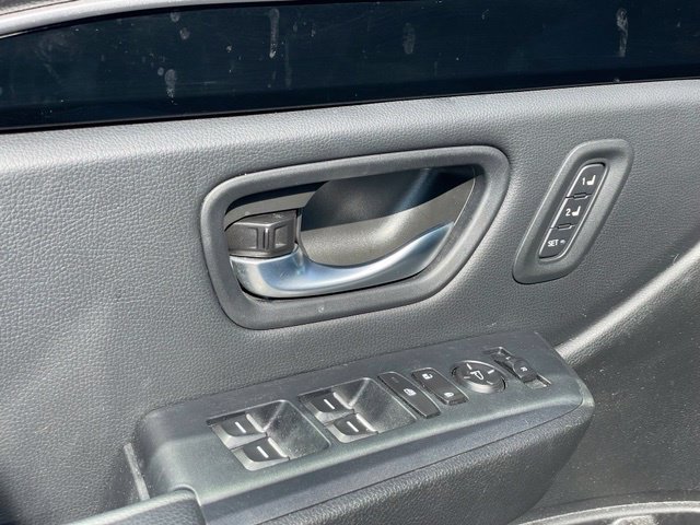 Used 2025 Honda Pilot EX-L image 12