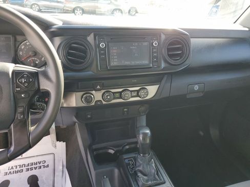 Used 2019 Toyota Tacoma SR image 17