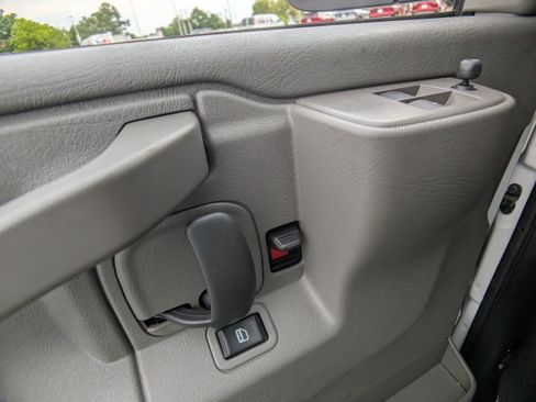 Used 2025 Chevrolet Express 3500 LT w/ LT Preferred Equipment Group RWD image 22