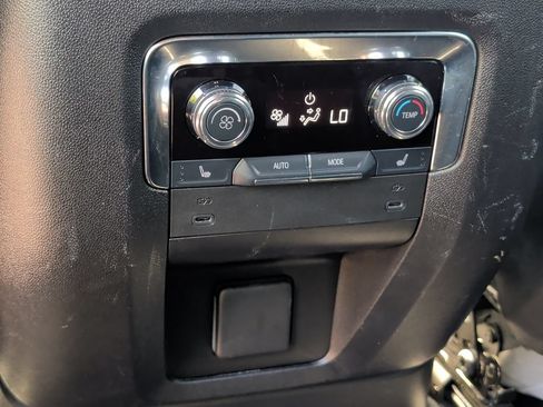 Used 2025 GMC Yukon XL Denali AWD/4WD image 32
