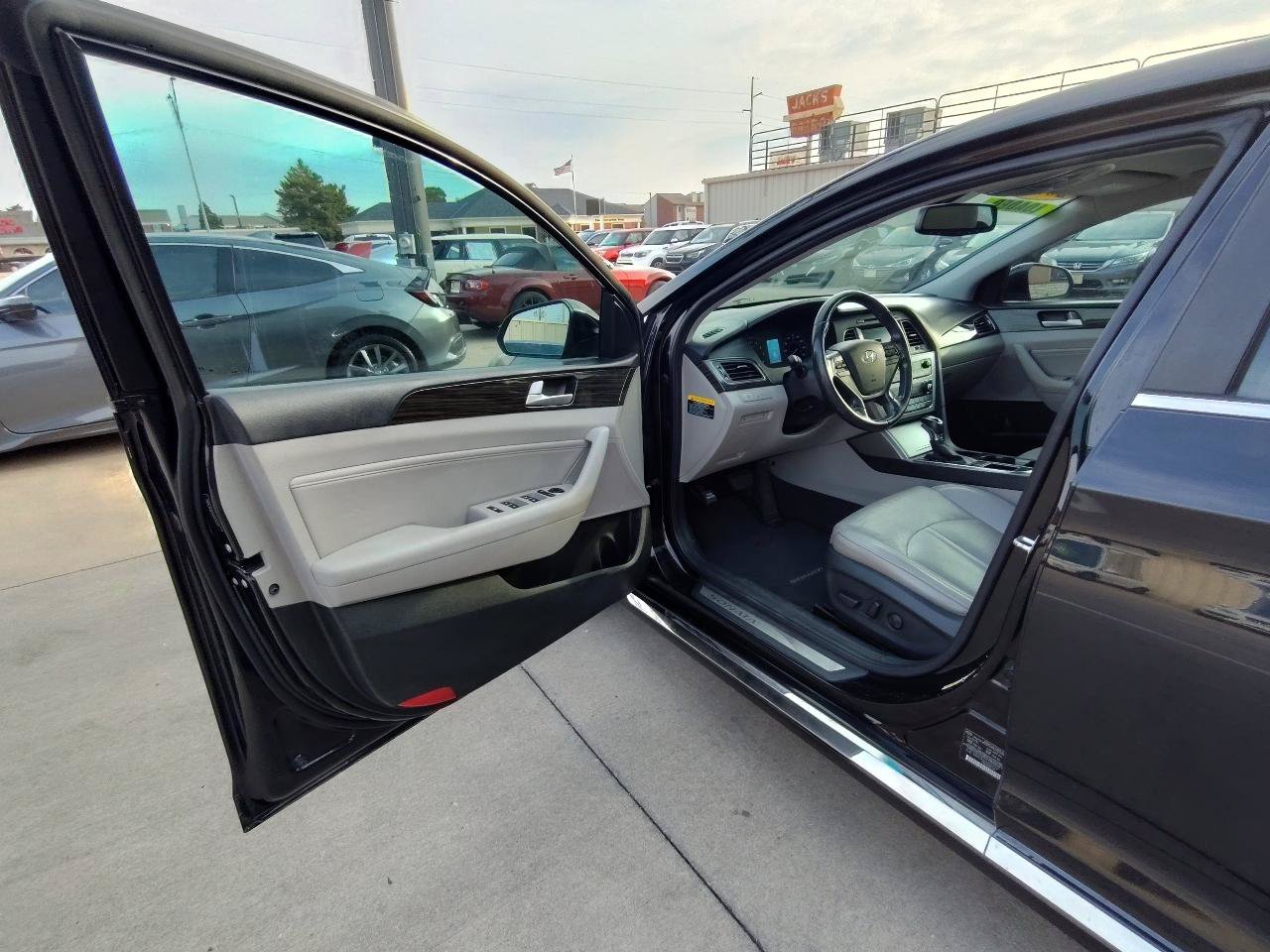 Used 2017 Hyundai Sonata Limited FWD image 10