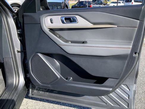 Certified 2025 Ford Explorer Active image 22