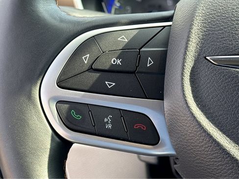 Used 2017 Chrysler Pacifica Touring-L Plus image 18