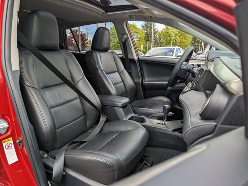 Used 2013 Toyota RAV4 XLE image 31