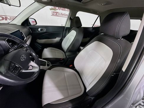 Certified 2024 Hyundai Venue SEL image 25