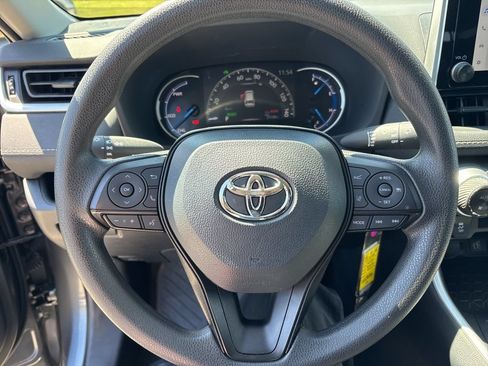 Used 2025 Toyota RAV4 LE AWD/4WD image 21