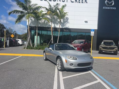 Used 2007 MAZDA MX-5 Miata Touring image 4