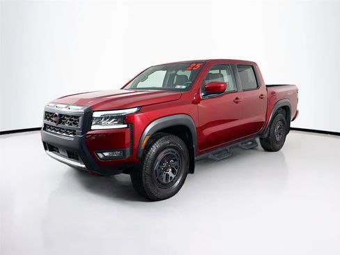 Used 2025 Nissan Frontier PRO-4X AWD/4WD image 3