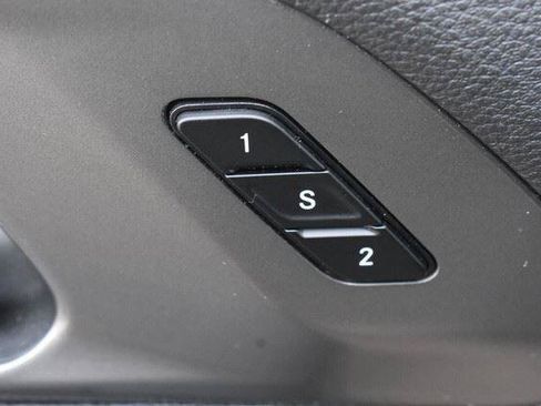 Used 2025 Chrysler Pacifica Select FWD image 24