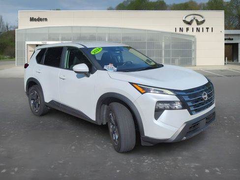 Used 2024 Nissan Rogue SV FWD image 2
