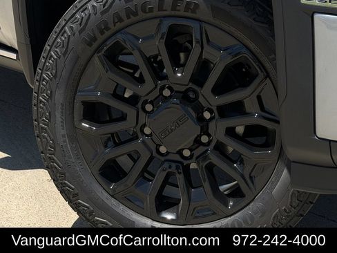 New 2026 GMC Sierra 2500 Denali Ultimate AWD/4WD image 9