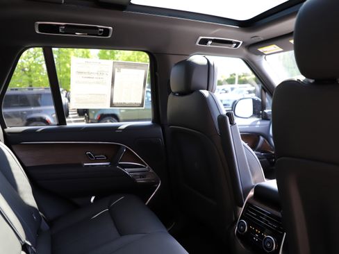 Certified 2025 Land Rover Range Rover SE AWD/4WD image 11