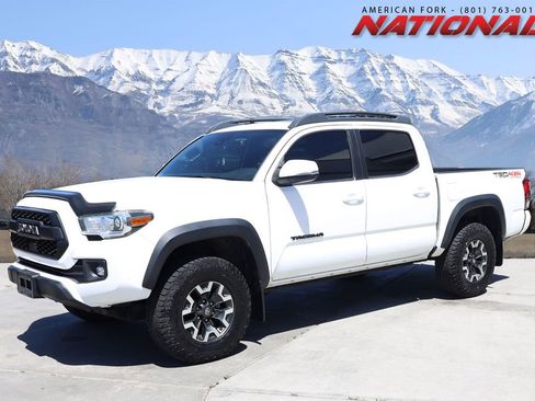 Used 2018 Toyota Tacoma TRD Off-Road w/ TRD Premium Off Road Package AWD/4WD image 1