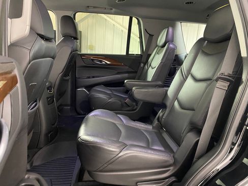 Used 2019 Cadillac Escalade Premium Luxury image 13