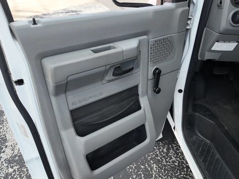 Used 2010 Ford E-450 and Econoline 450 Super Duty image 11