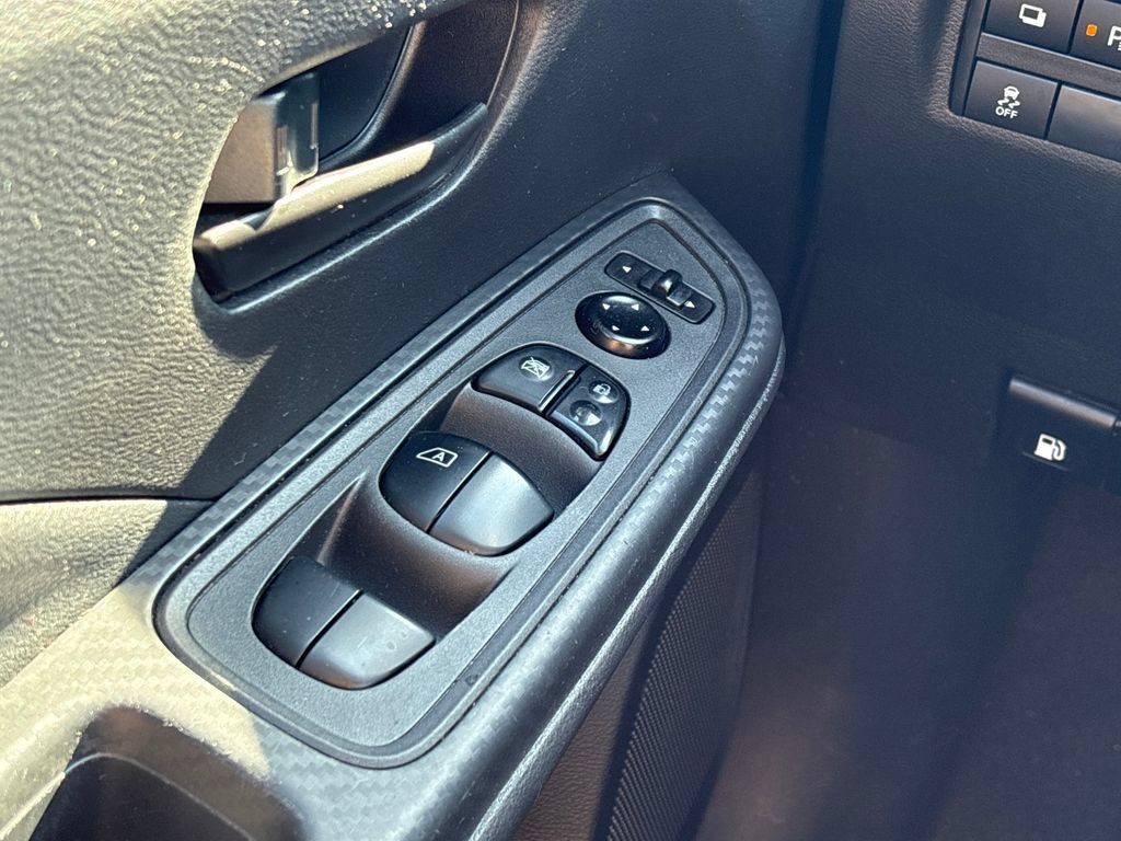 Used 2025 Nissan Versa S FWD image 12