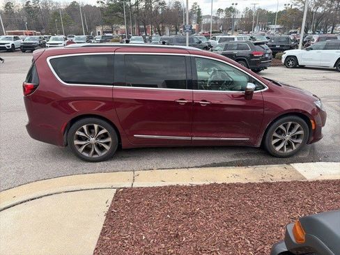 Used 2018 Chrysler Pacifica Limited w/ Tire & Wheel Group image 7