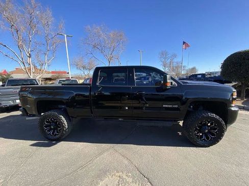 Used 2018 Chevrolet Silverado 2500 LT w/ LT Convenience Package image 2