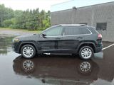 Used 2019 Jeep Cherokee Latitude w/ Cold Weather Group image 3