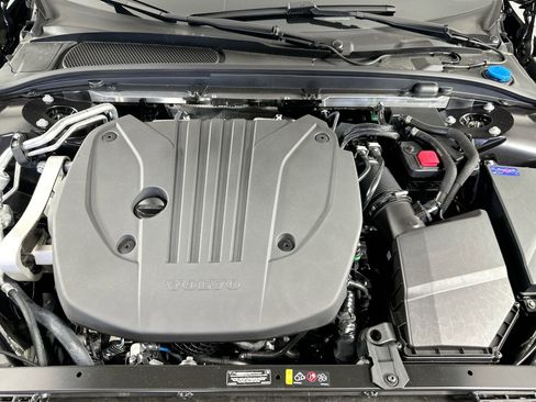 New 2025 Volvo S60 B5 Plus w/ Climate Package image 23