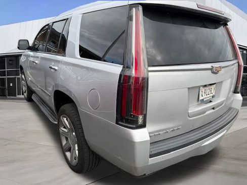 Used 2020 Cadillac Escalade Luxury image 9