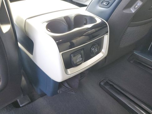 Certified 2025 Kia Carnival SX image 12