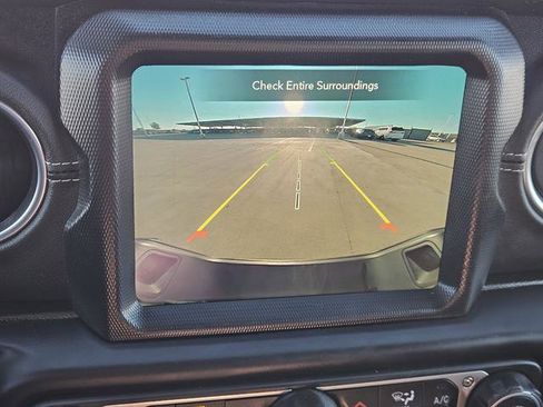 Used 2023 Jeep Gladiator Overland w/ Cold Weather Group image 13