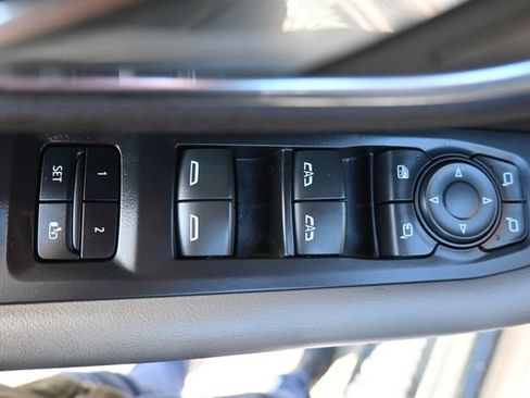 Used 2021 Chevrolet Tahoe Z71 w/ Z71 Signature Package image 11