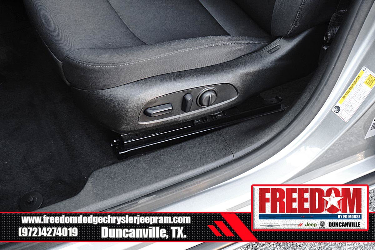Used 2025 Chevrolet Malibu LT FWD image 34
