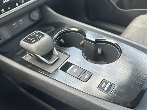 Certified 2025 Nissan Rogue SV image 34