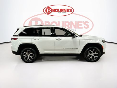 Used 2025 Jeep Grand Cherokee Limited AWD/4WD image 10