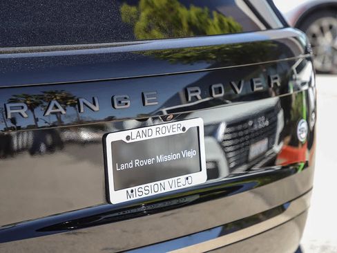 Used 2024 Land Rover Range Rover SV AWD/4WD image 8
