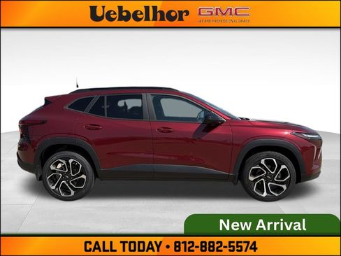 Used 2024 Chevrolet Trax RS w/ Driver Confidence Package FWD image 3