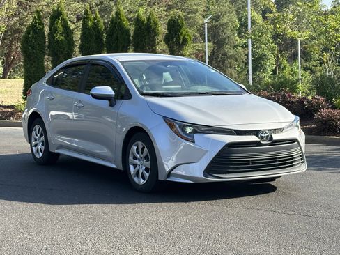 Used 2024 Toyota Corolla LE image 2