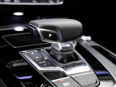 Certified 2025 Audi Q5 2.0T Premium Plus w/ Premium Plus Package image 18