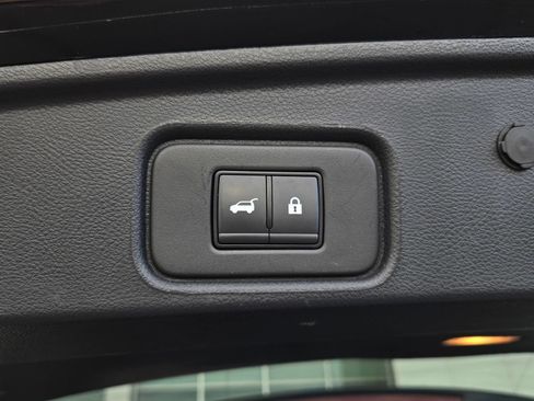 Used 2025 Nissan Pathfinder SL FWD image 23