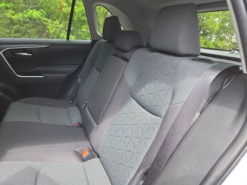 Used 2025 Toyota RAV4 XLE AWD/4WD image 31