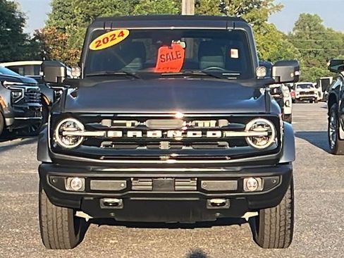 Used 2024 Ford Bronco Outer Banks image 2