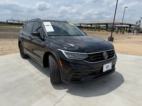 Used 2022 Volkswagen Tiguan SE R-Line FWD image 3