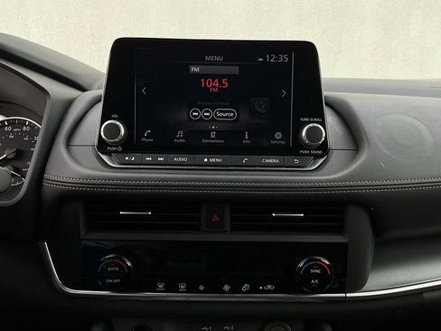 Used 2025 Nissan Rogue SV image 27