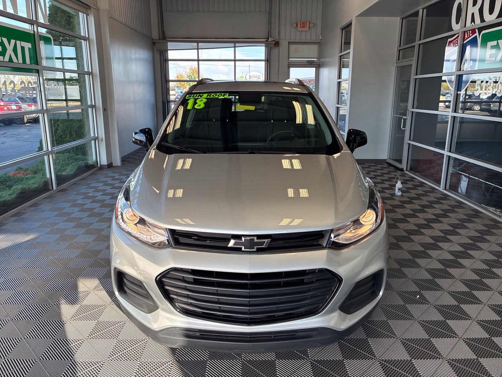 Used 2018 Chevrolet Trax LT w/ Sun & Sound Package FWD image 2