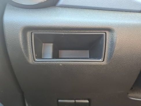Used 2025 Nissan Versa SV FWD image 34
