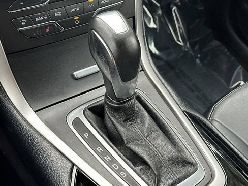 Used 2018 Ford Edge SEL w/ Equipment Group 201A FWD image 21