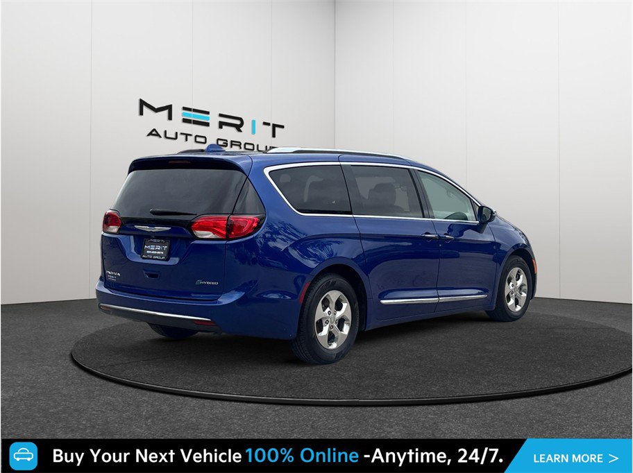 Used 2018 Chrysler Pacifica Limited FWD image 9
